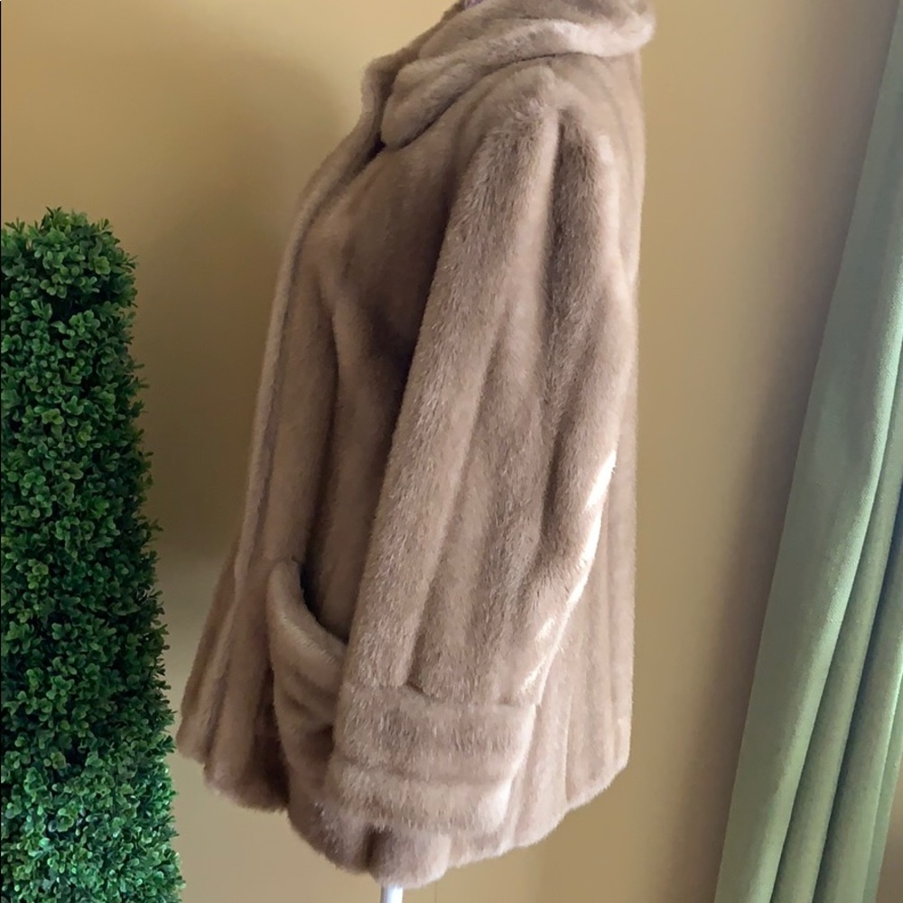 Amazing Vintage Faux Fur Coat - Picture 9 of 12
